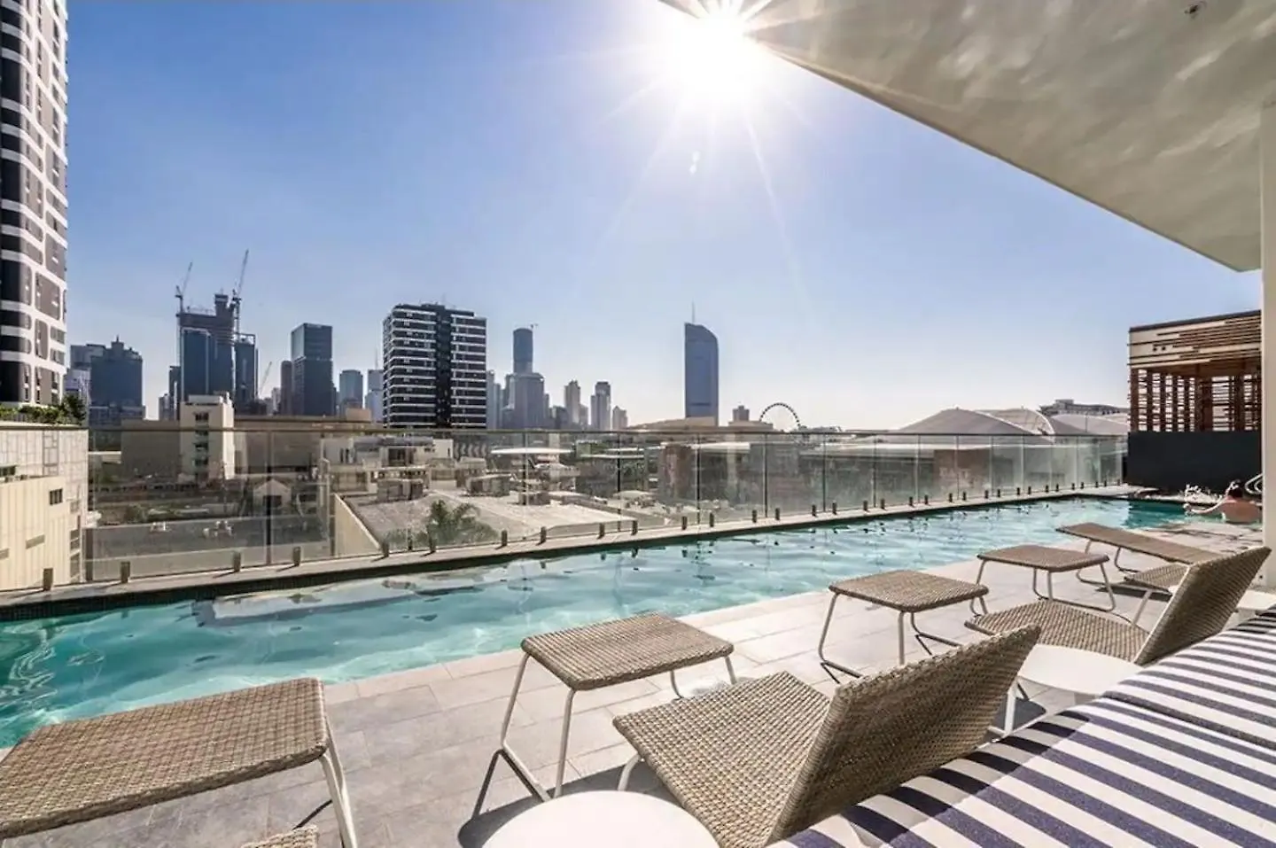 King Bed, Car Park And Gorgeous City & River Views Brisbane Apartment