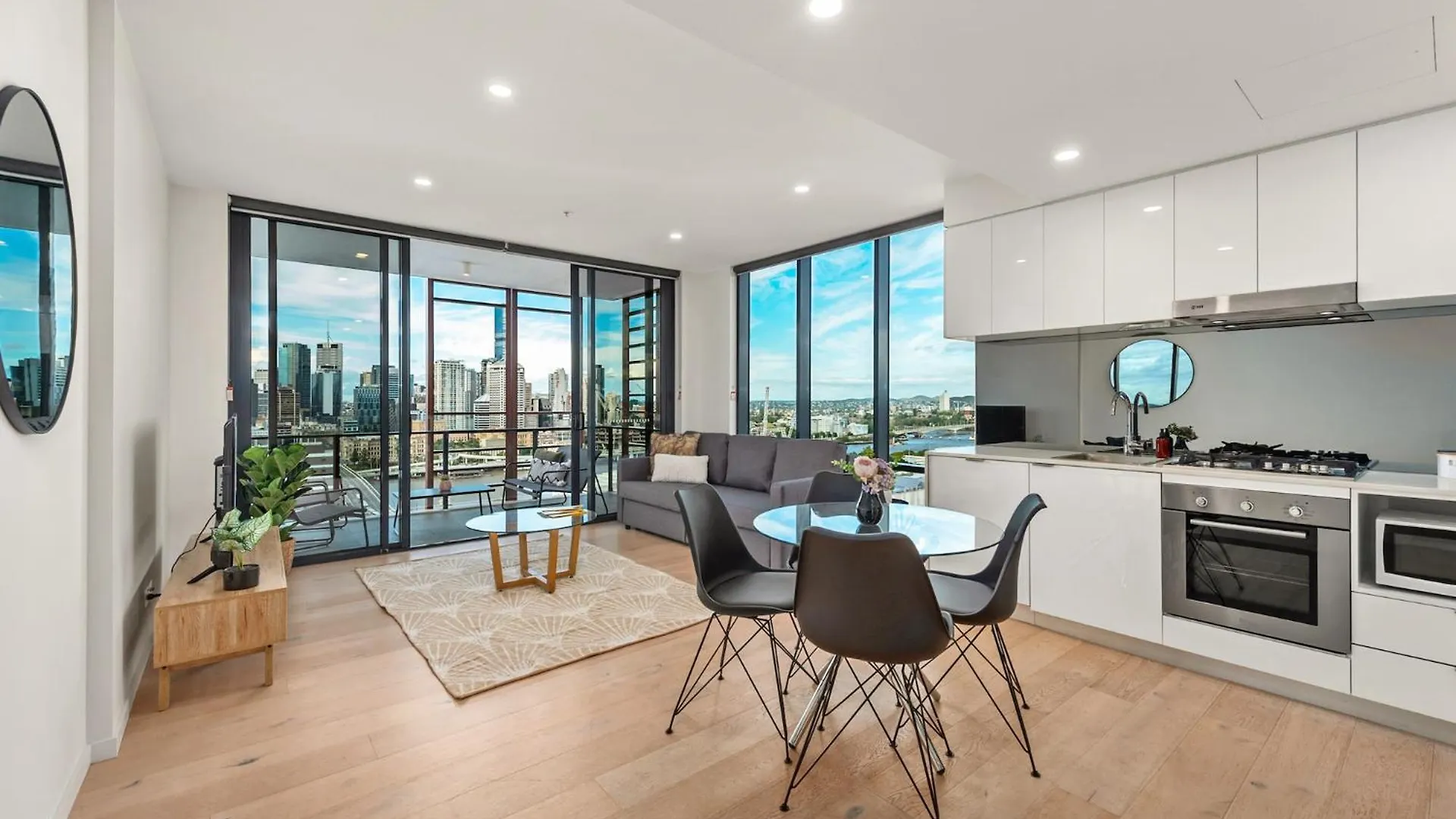 King Bed, Car Park And Gorgeous City & River Views Brisbane