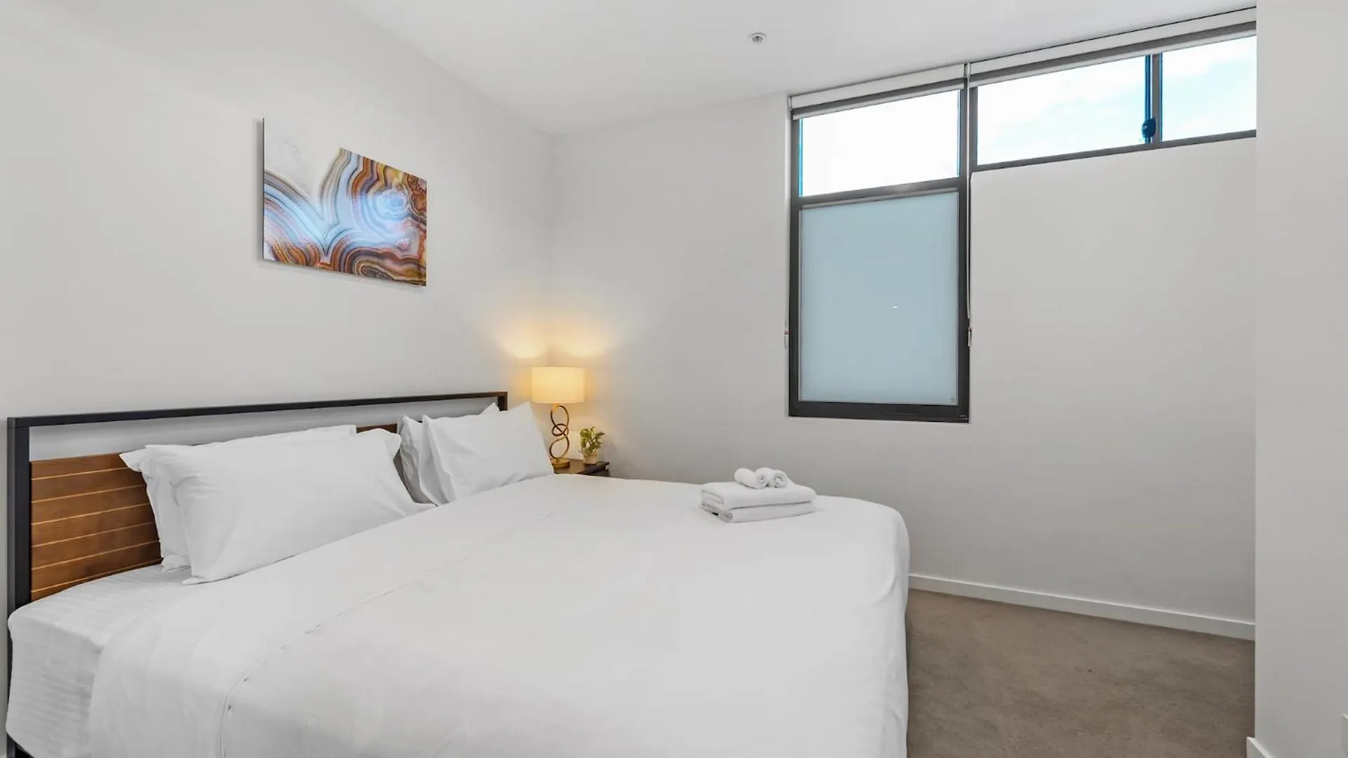 King Bed, Car Park And Gorgeous City & River Views Brisbane Apartment