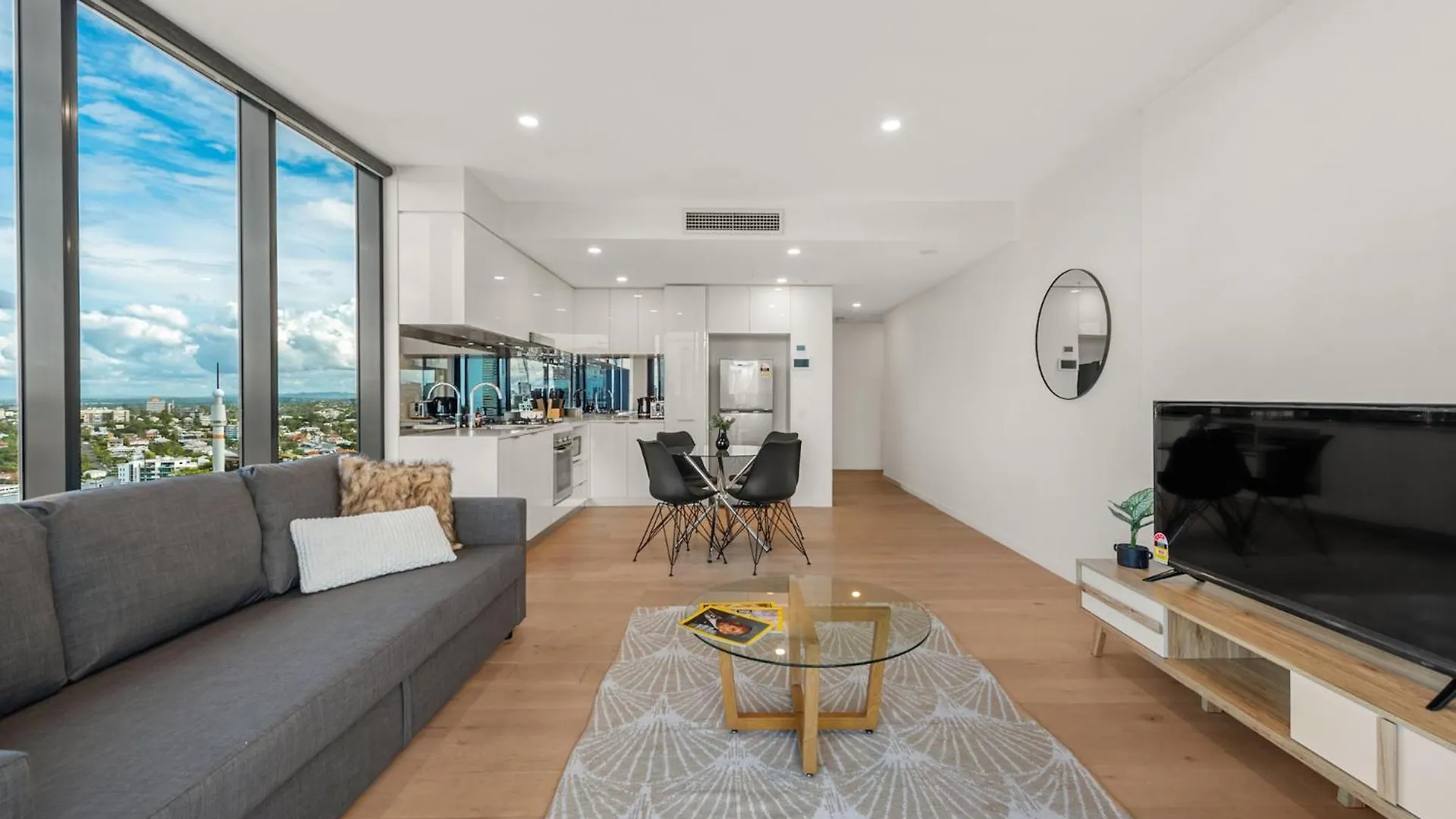 King Bed, Car Park And Gorgeous City & River Views Brisbane Apartment